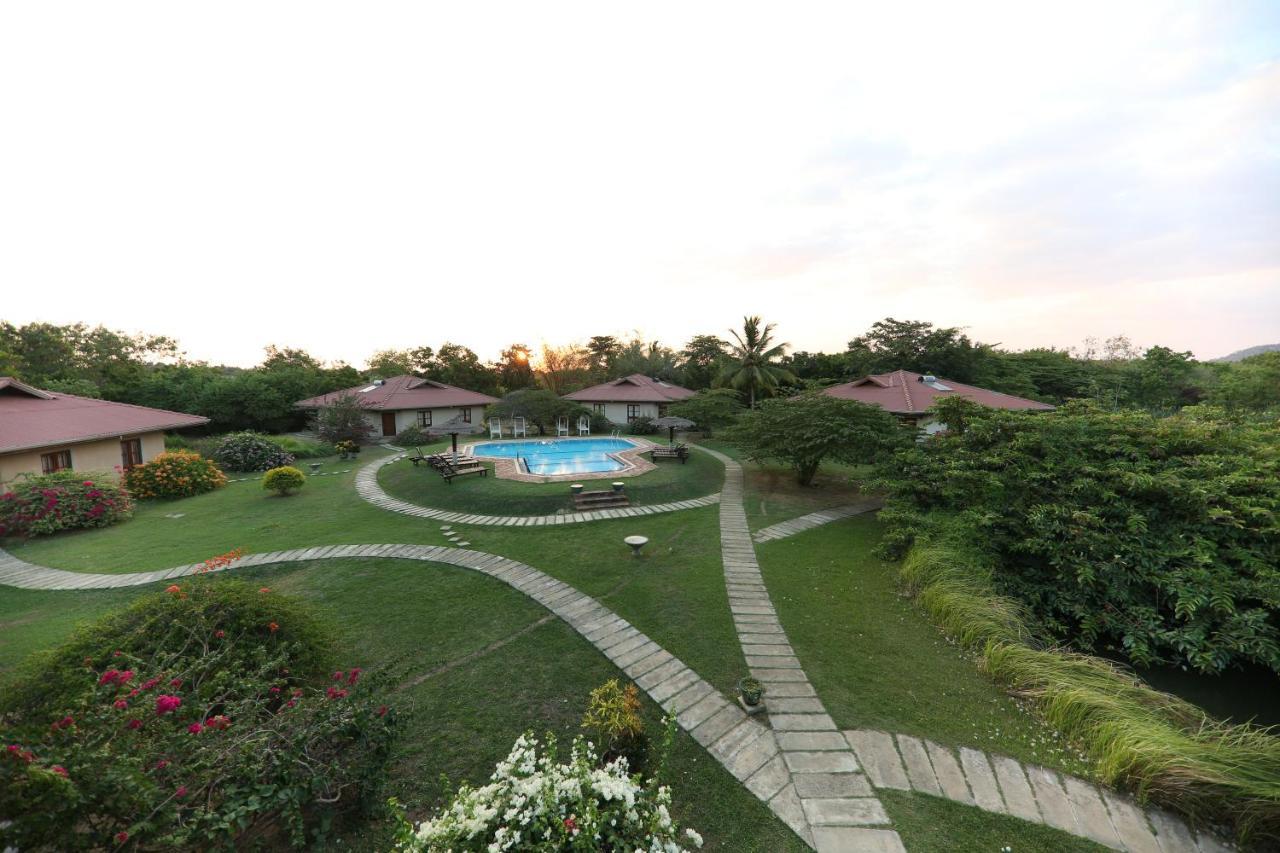 Hibiscus Garden Hotel Tissamaharama Exterior photo